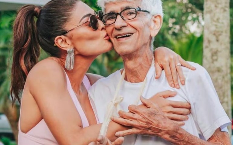 Morre Carlos Henrique, pai de Juliana Paes; atriz estava de férias na França