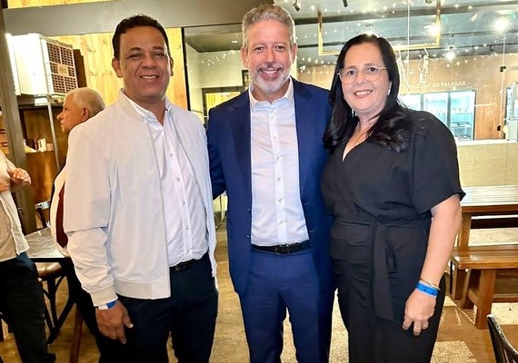 Edilza Alves viaja a Brasília em busca de recursos para Lagoa da Canoa e é recepcionada por Arthur Lira
