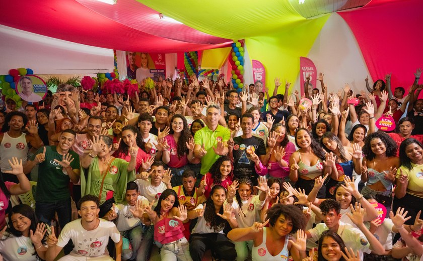 Rafael Brito e Teca Nelma participam de encontro com a juventude