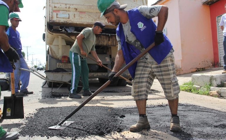 Operação Tapa-Buracos percorre mais cinco bairros de Arapiraca
