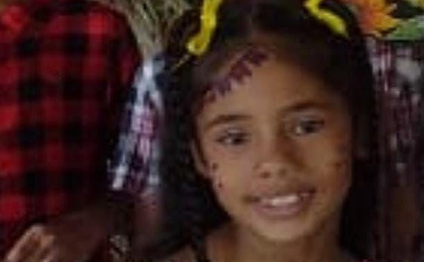 Polícia indicia mãe que matou filha de 7 anos esfaqueada