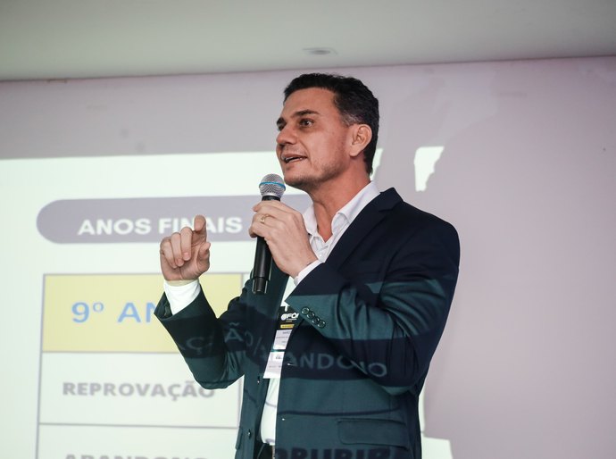 Marcos Beltrão destaca uso de tecnologia na educação de Coruripe durante Fórum de Cidades Digitais e Inteligentes
