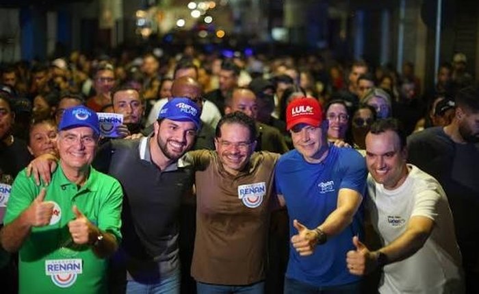 Lucas Santos e os senadores Renan Calheiros e Renan Filho em caravana na cidade
