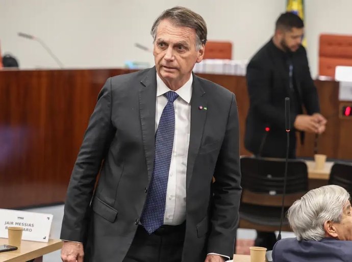 Bolsonaro nega plano de golpe, pede desculpa ao STF e critica urnas