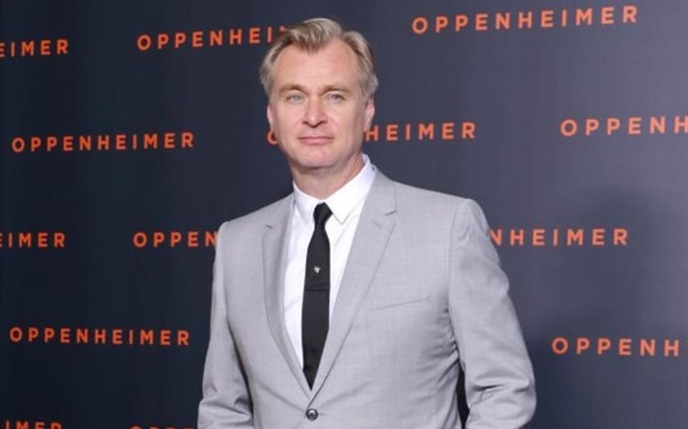 Christopher Nolan afirma, após Oppenheimer, que seria um privilégio dirigir filme de 007