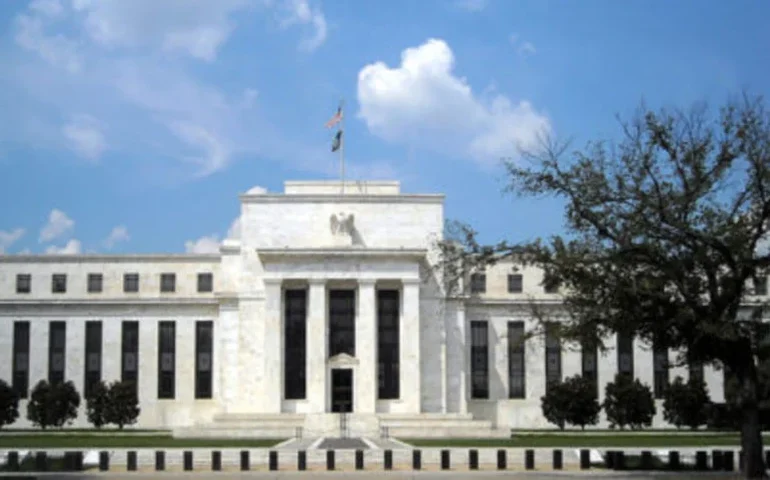 Chance de Fed abrir ciclo de alívio em juros com corte de 50 pb se aproxima de 60%, diz CME