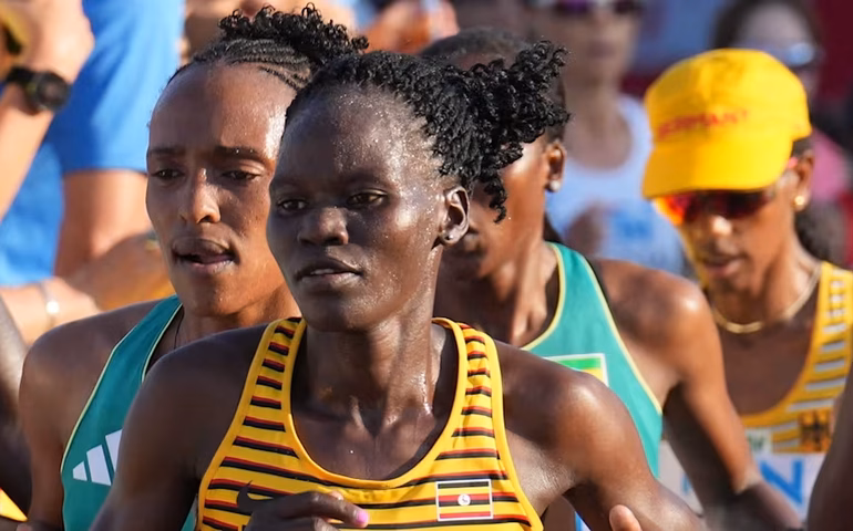 Maratonista olímpica de Uganda morre após sofrer queimaduras em ataque de namorado com gasolina