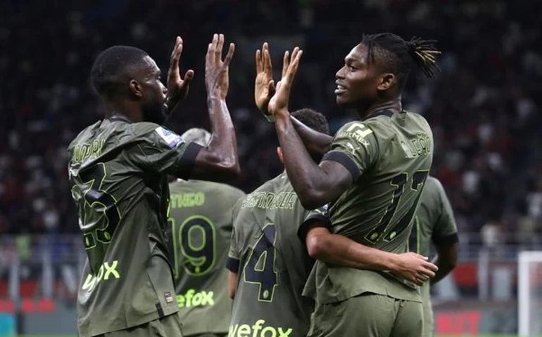 Milan faz lição de casa, vence Bologna, e assume a ponta do Campeonato italiano