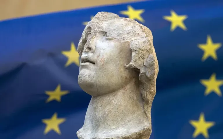 Estados Unidos devolvem mais de 330 bens culturais roubados à Itália