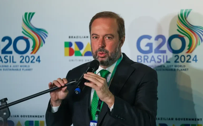 Brasil monitora impacto do conflito Irã x Israel no preço do petróleo