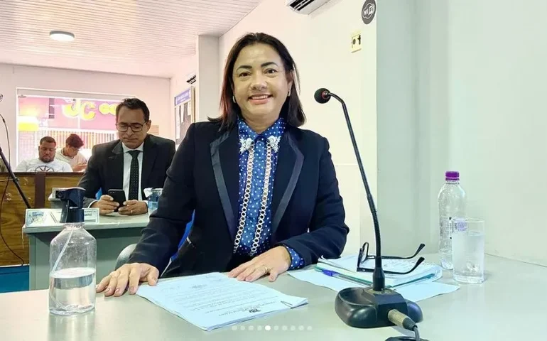 “Manobra política orquestrada pelo prefeito e seus súditos”, diz vereadora após TJ-AL devolver o mandato