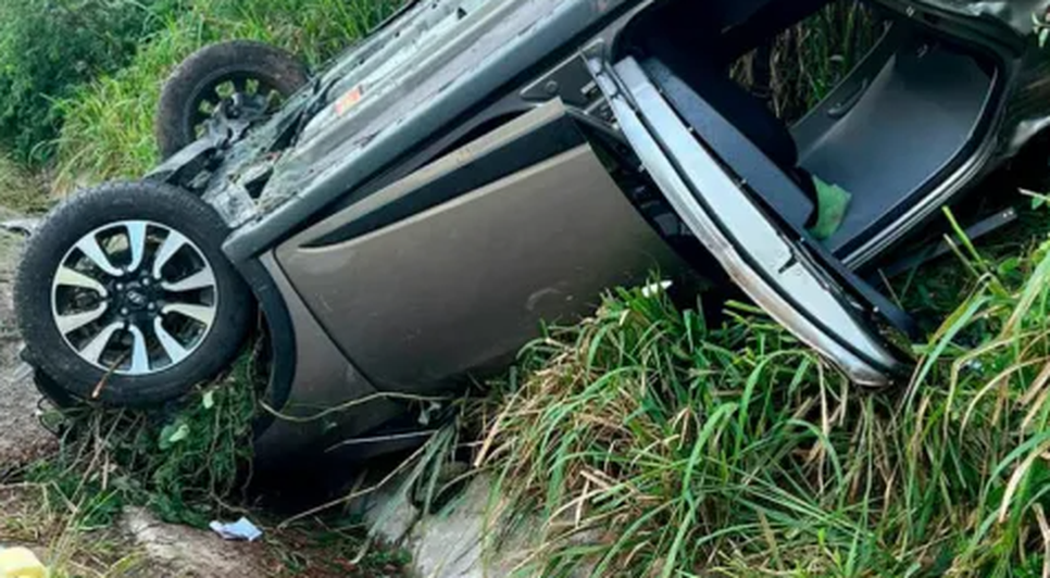 Carro capota e deixa motorista ferido em Riachão do Dantas