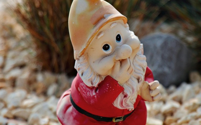 Polícia alerta para gnomos misteriosos em jardins no País de Gales