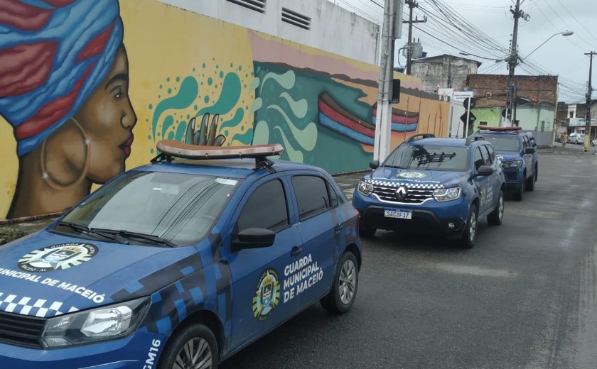 Agentes da Guarda Civil de Maceió garantem segurança a desabrigados pelas chuvas