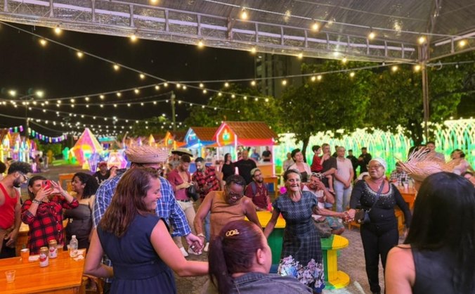 Vila de São João no Jaraguá tem forró com trio pé-de-serra e encantou os visitantes
