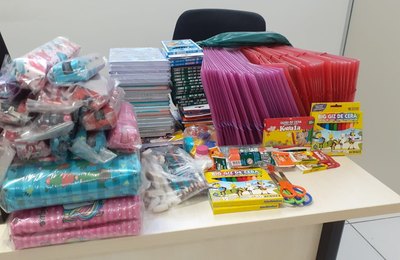 Servidores arrecadam material escolar para beneficiar 60 crianças carentes da capital