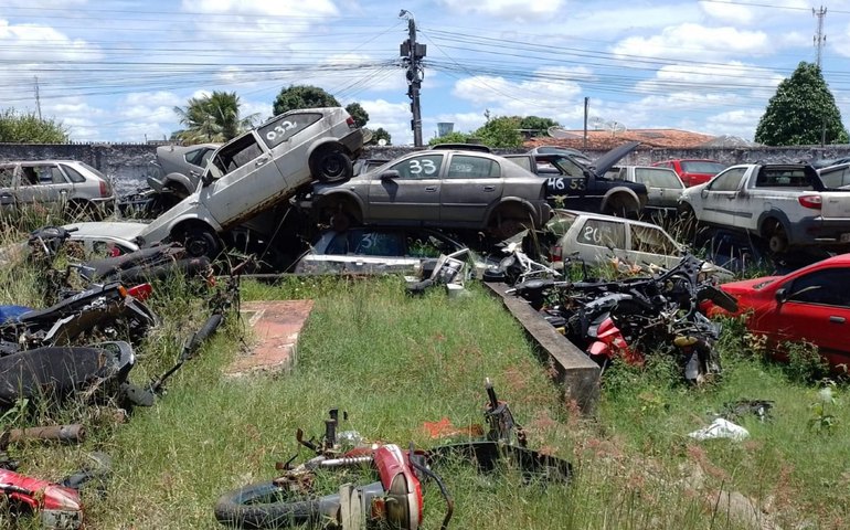 Polícia Civil vai retirar 3,7 mil veículos apreendidos que ocupam pátios de delegacias