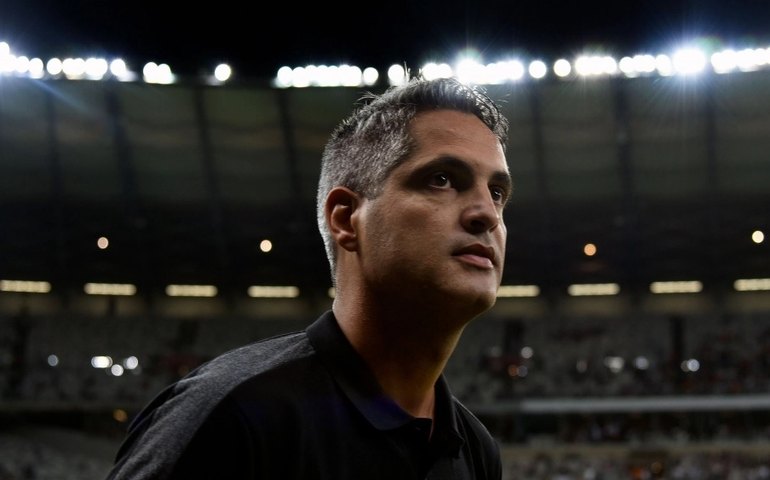 Corinthians desiste de auxiliar técnico que publicou foto em ato antidemocrático