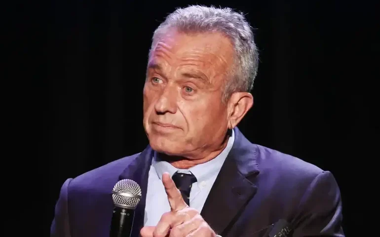 Robert Kennedy Jr., candidato à Presidência dos EUA, admite ter deixado um filhote de urso morto no Central Park