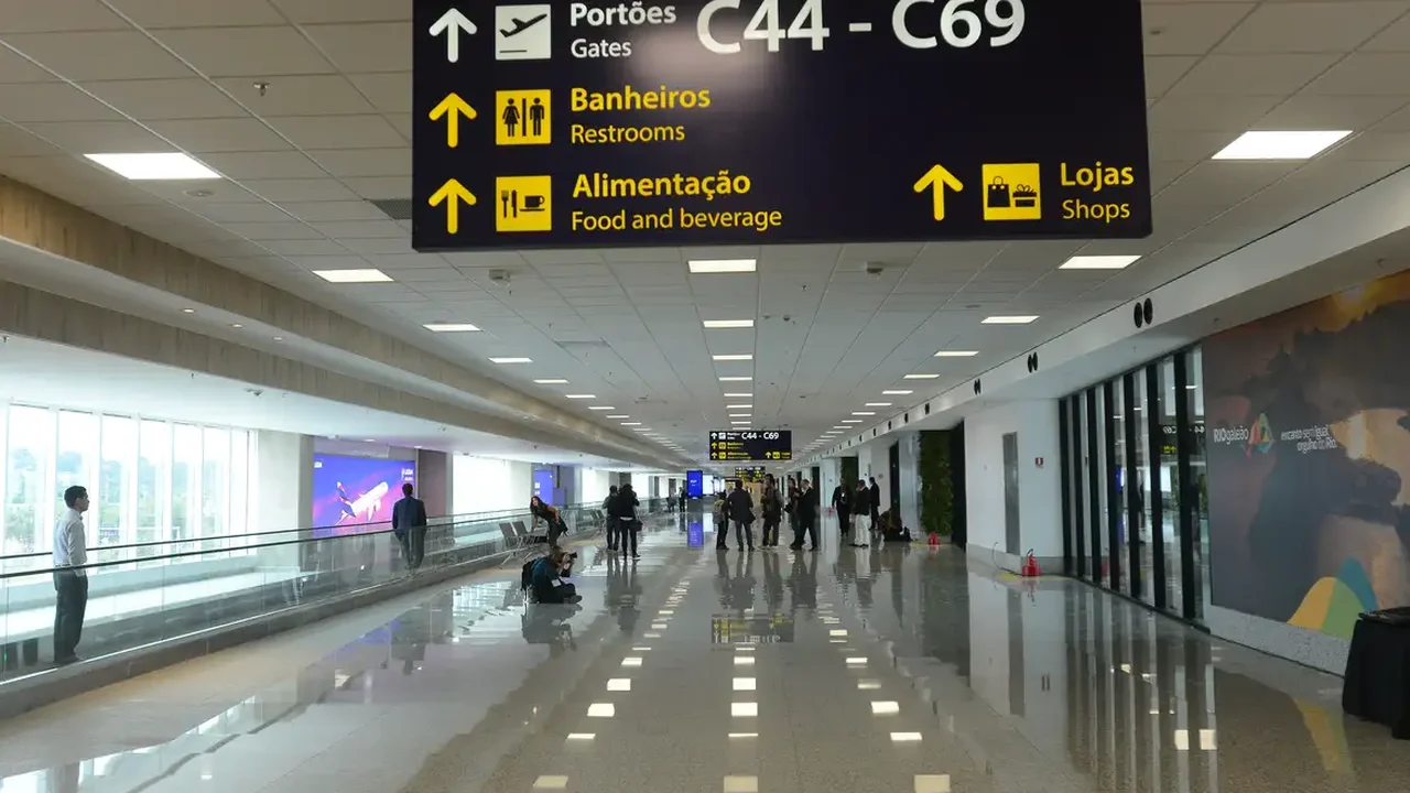 PF prende homem com 28 frascos de medicamentos emagrecedores no aeroporto do Galeão