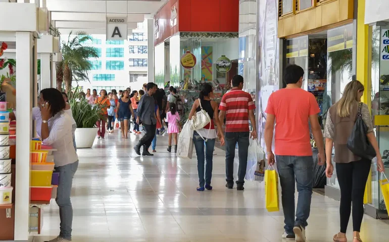 IBGE aponta que vendas no varejo estão 8,1% acima do pré-pandemia