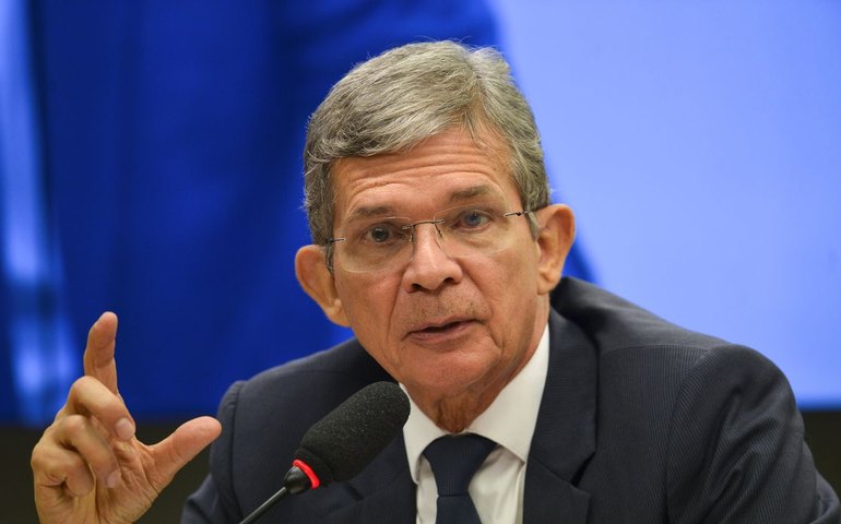 Presidente da Petrobras descarta mudança na política de preços dos combustíveis