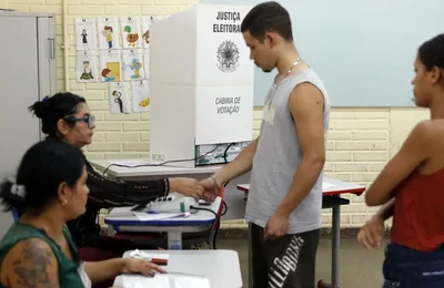 Com envelhecimento da população, eleitorado jovem recua 22% em 16 anos