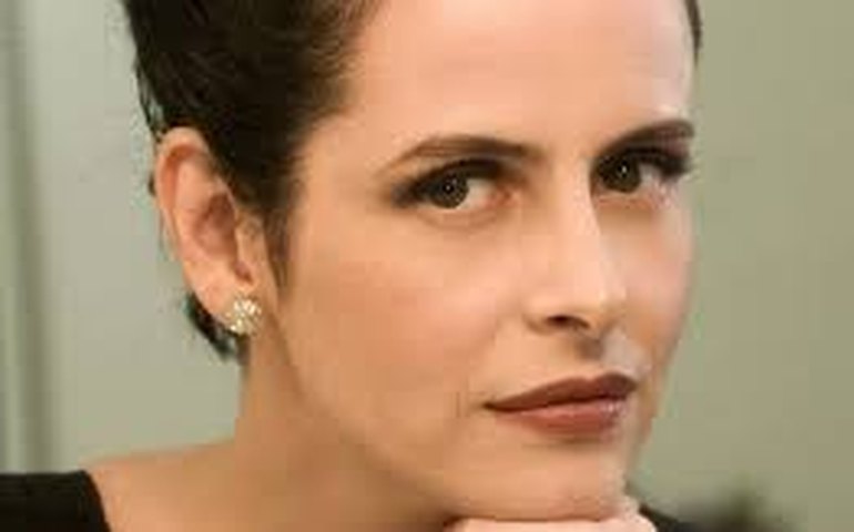 Como dar conta de um labirinto chamado Fernanda Young