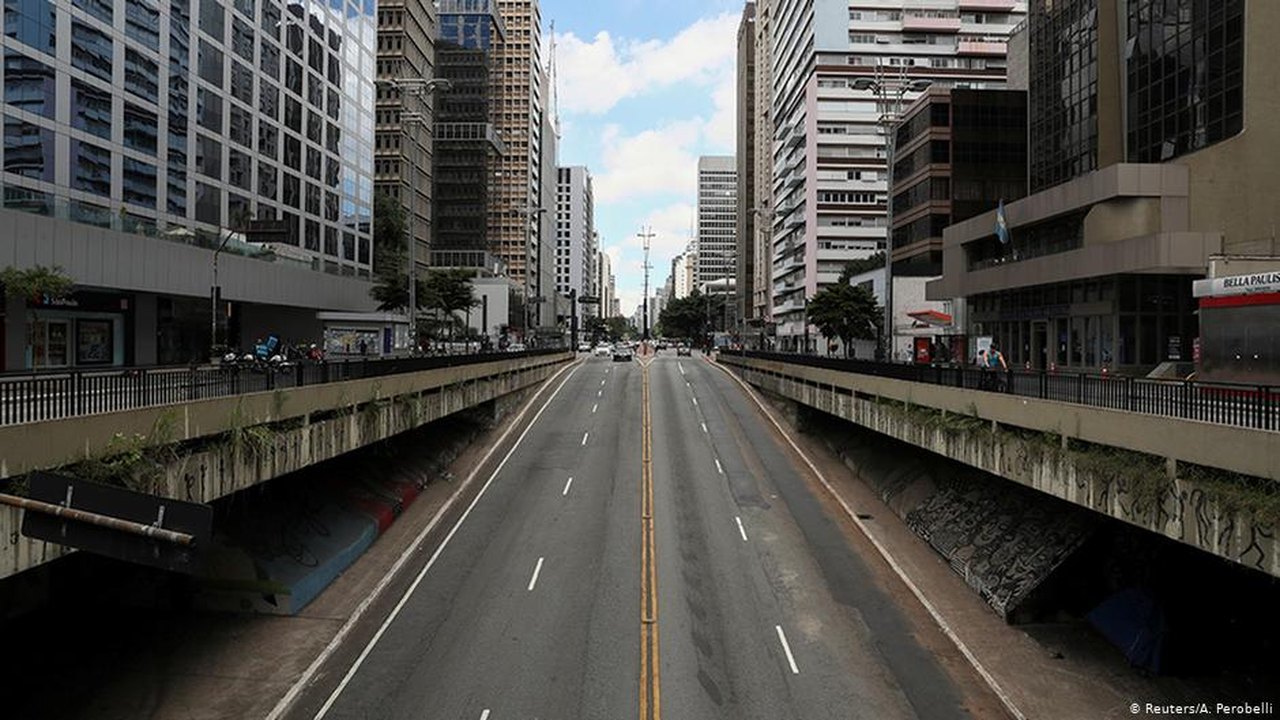 Quarentena reduziu pela metade transmissão da covid-19 no Brasil, diz estudo