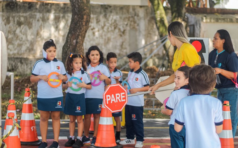 SMTT de Maceió recebe visita de alunos de escola particular