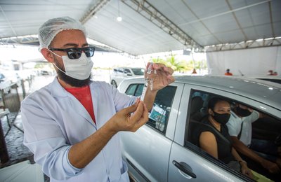 Prefeito JHC anuncia novo calendário de vacinação contra a covid-19; confira