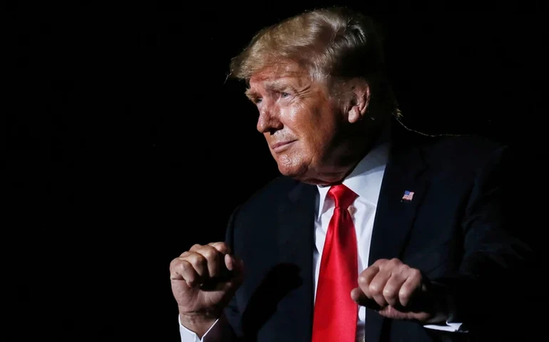 Eleições EUA: FBI investiga ataque cibernético à campanha de Trump