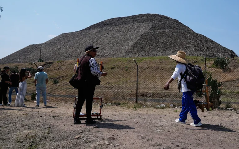 Atirador que disparou contra turistas em uma pirâmide mexicana portava materiais relacionados ao massacre de Columbine de 1999