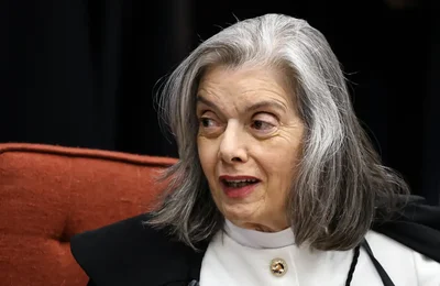 Cármen Lúcia forma maioria pela condenação de Bolsonaro e aliados
