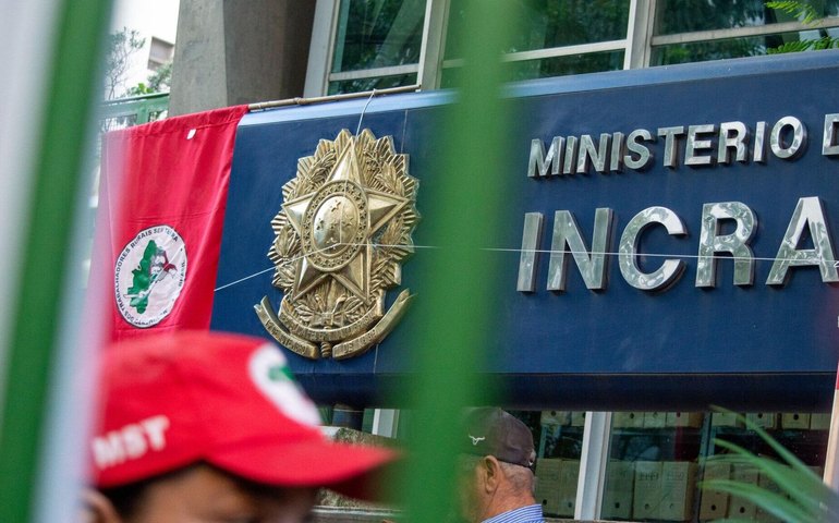 MST ocupa órgão do governo em SP e cobra ações de Lula na reforma agrária