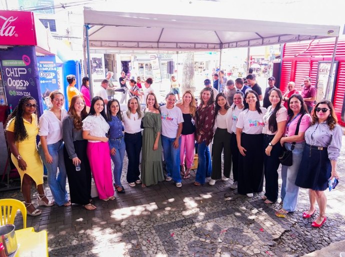 Arapiraca inicia programação do mês da mulher com ação de valorização na Praça Marques da Silva
