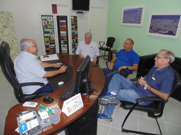 Teófilo e Teotônio Vilela discutem o desenvolvimento de Arapiraca