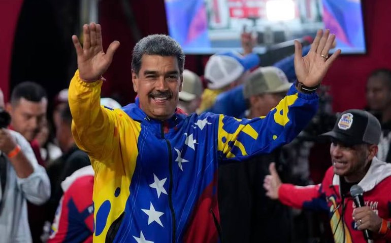 Maduro vence eleição, diz órgão eleitoral; oposição denuncia fraude