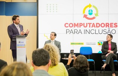 Ministério das Comunicações assina acordo com o Banco do Brasil para ampliar o programa Computadores para a Inclusão