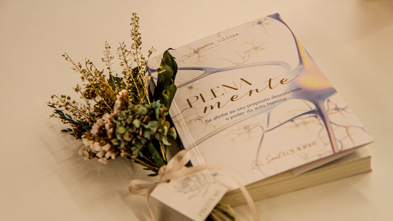 Livro “Plena Mente”, de Renata Moesia, é lançado no Shopping JK, em SP
