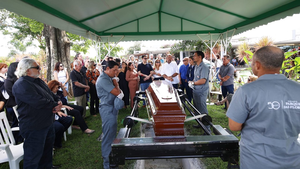 Thales Pereira é sepultado sob homenagens e reconhecimento por sua dedicação ao Poder Legislativo