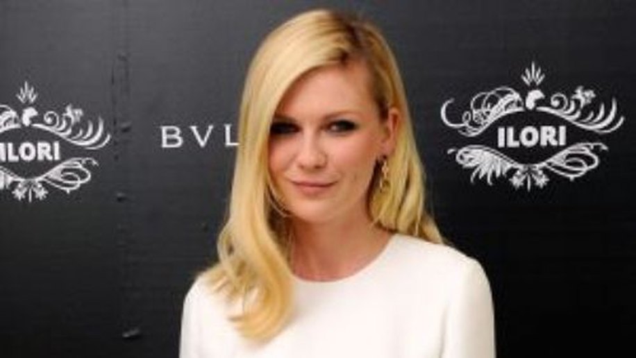 Kristen Dunst diz que está tentando se vestir de acordo com a idade