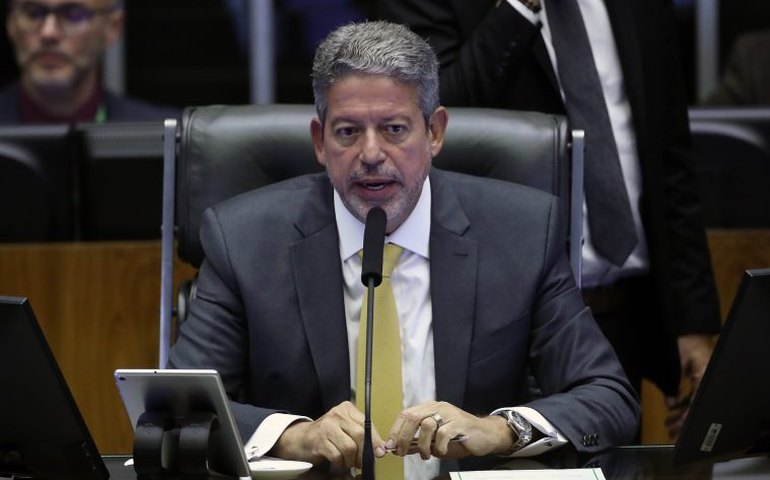 Lira critica delação de Cid e diz que governo tem que 'ter cuidado' com atuação política da PF