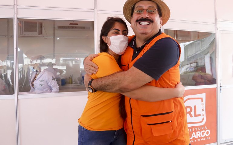 Prefeito Gilberto Gonçalves anuncia vacinação para jovens com 18 anos ou mais em Rio Largo