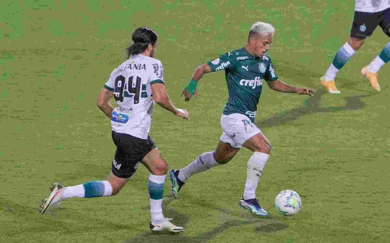 Coritiba domina Goiás no Couto Pereira e volta ao Brasileirão com vitória