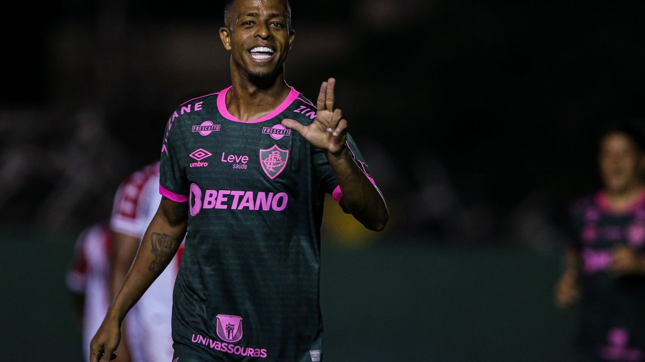 Fluminense volta ao Maracanã, sofre para vencer Sampaio Corrêa e segue líder da Taça Guanabara