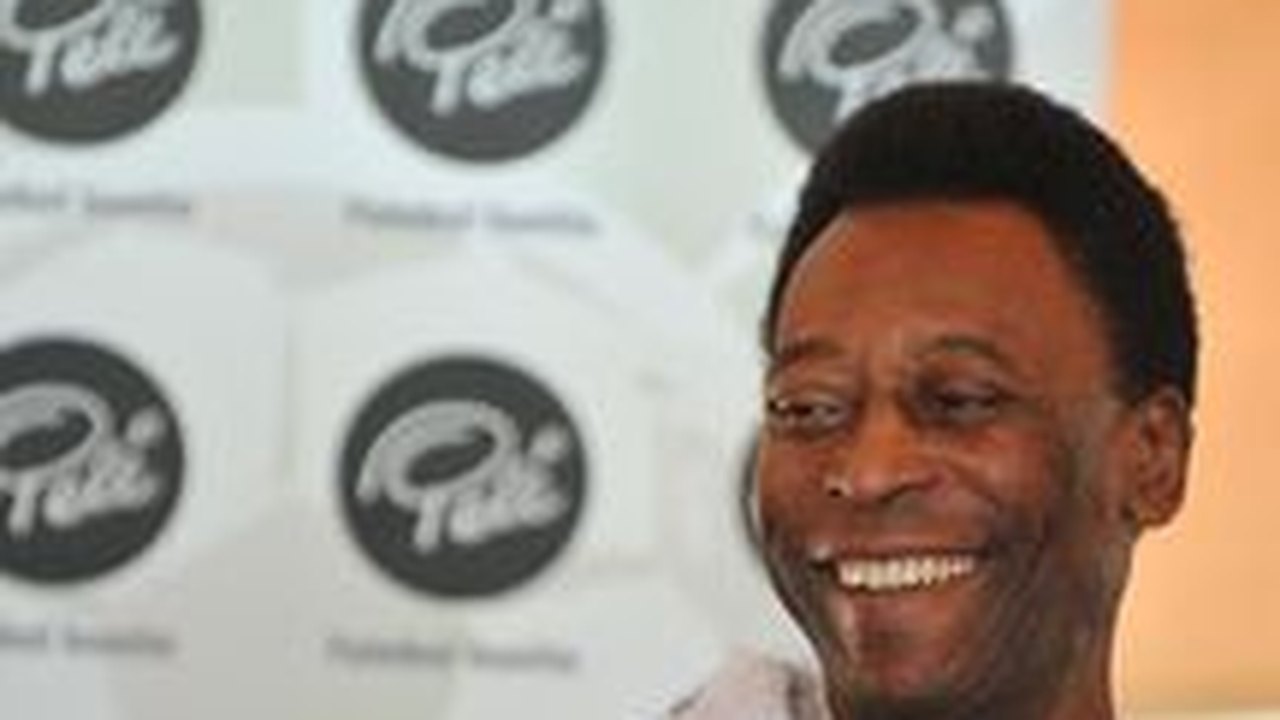 Pelé tem alta programada para esta terça-feira em São Paulo
