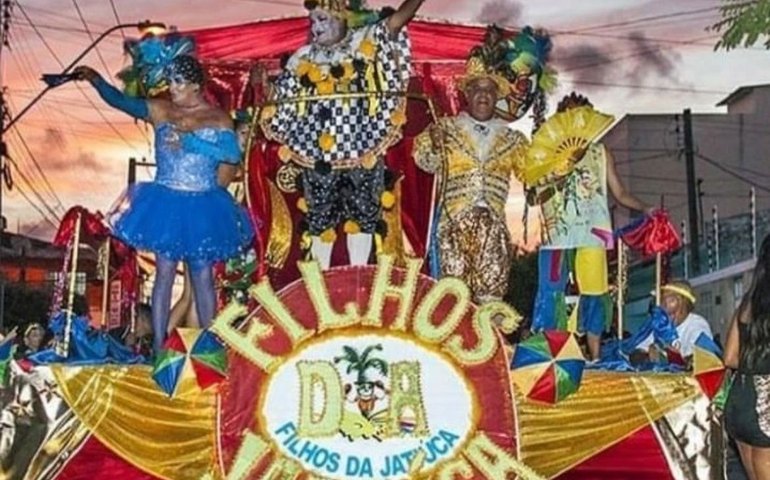 Bloco Filhos da Jatiúca mantém a tradição da folia de rua nas comunidades