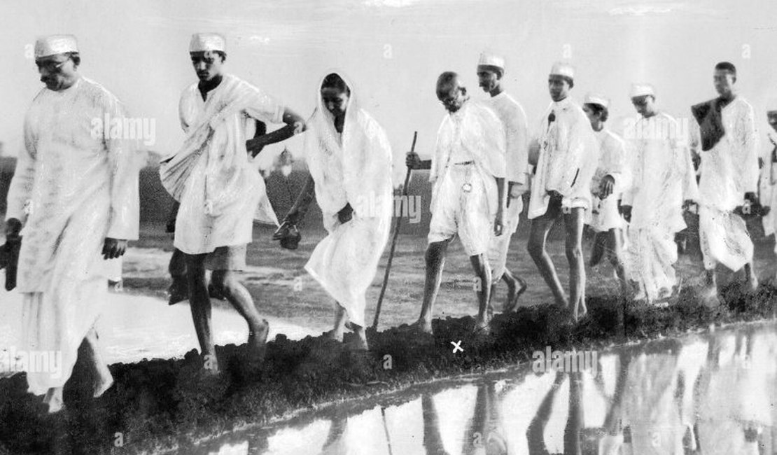 6 de abril: em 1930, Gandhi conclui a Marcha do Sal