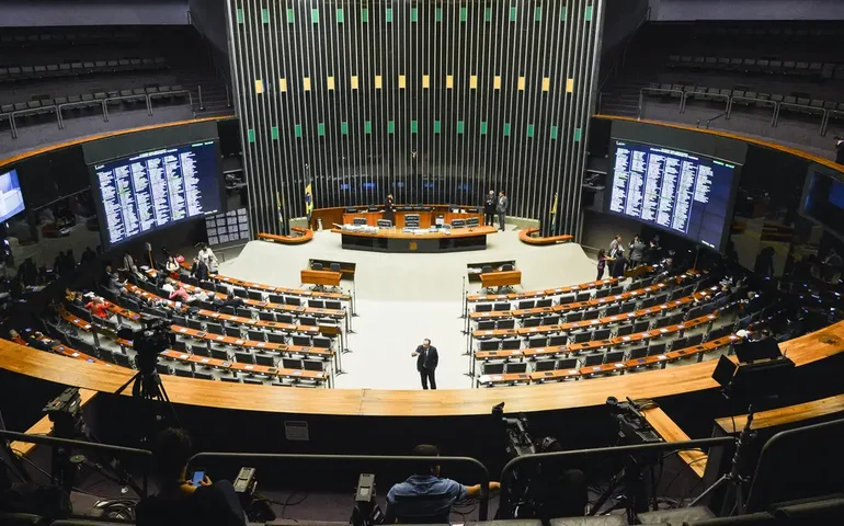 Câmara inicia análise em plenário de segundo projeto de regulamentação da reforma tributária